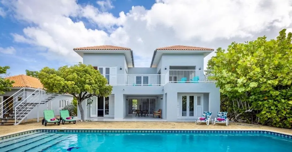 Coral Estate Rentals 3*, Willibrordus