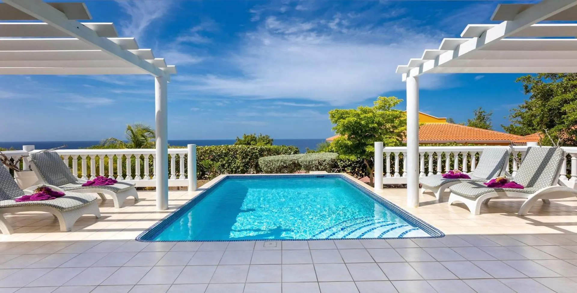 Coral Estate Rentals Willibrordus