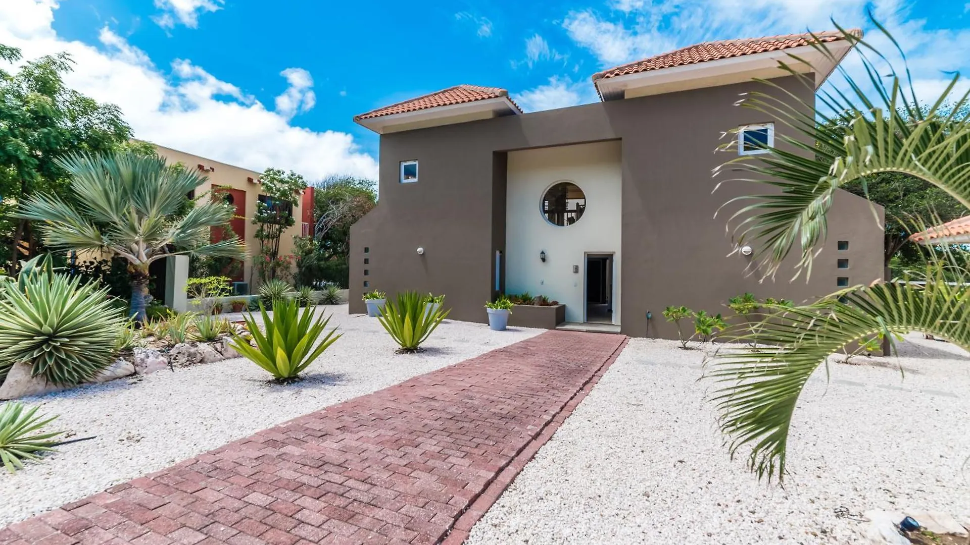 Coral Estate Rentals 3*, Willibrordus