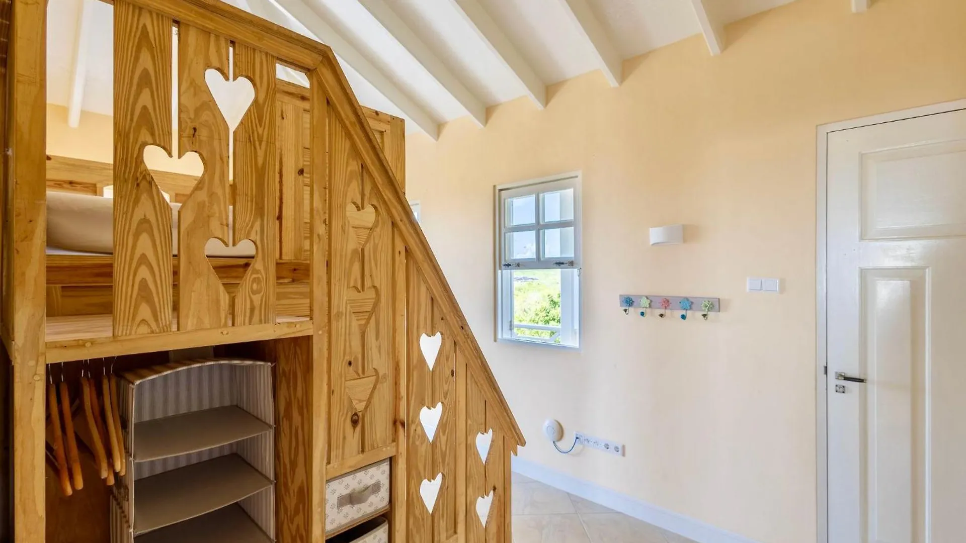 Coral Estate Rentals Willibrordus