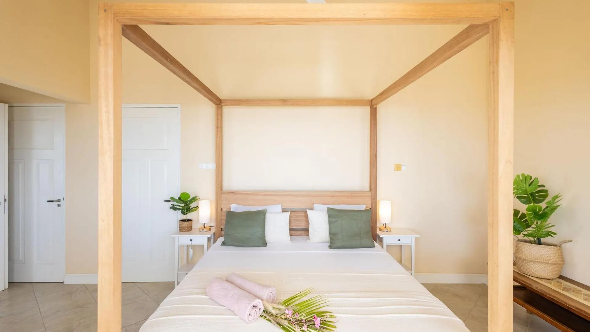 Coral Estate Rentals 3*, Willibrordus
